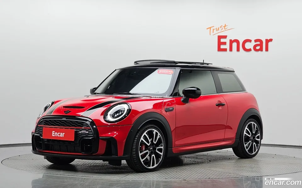 MINI Cooper S JCW 2024 — фото 1, купить с доставкой в Москву