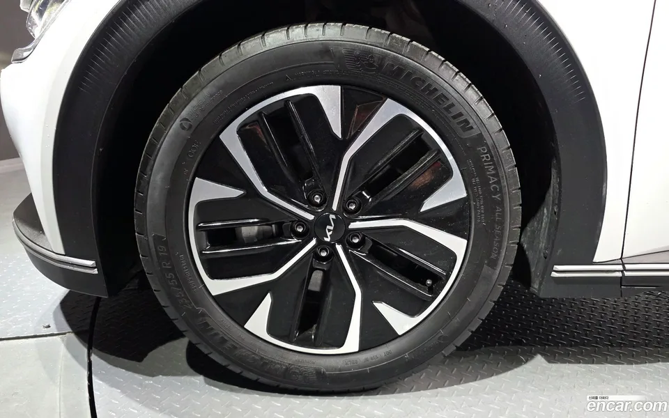 Kia EV6 2023 — миниатюра 5