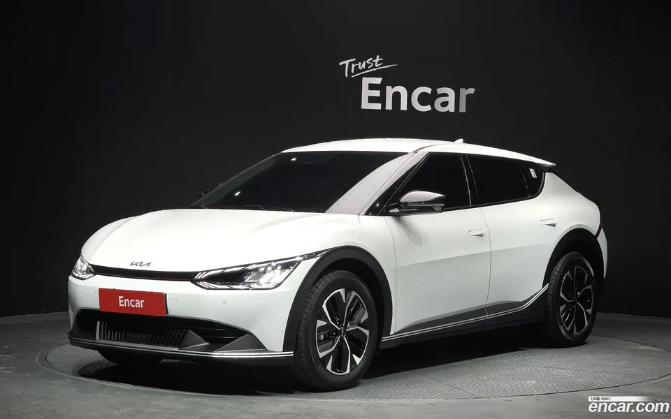 Kia EV6 2023 — фото 1, купить с доставкой в Москву