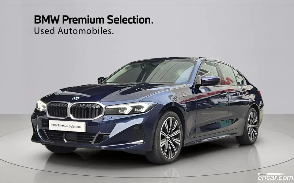 BMW 3 Series 320i 2025 — фото 1, купить с доставкой в Москву
