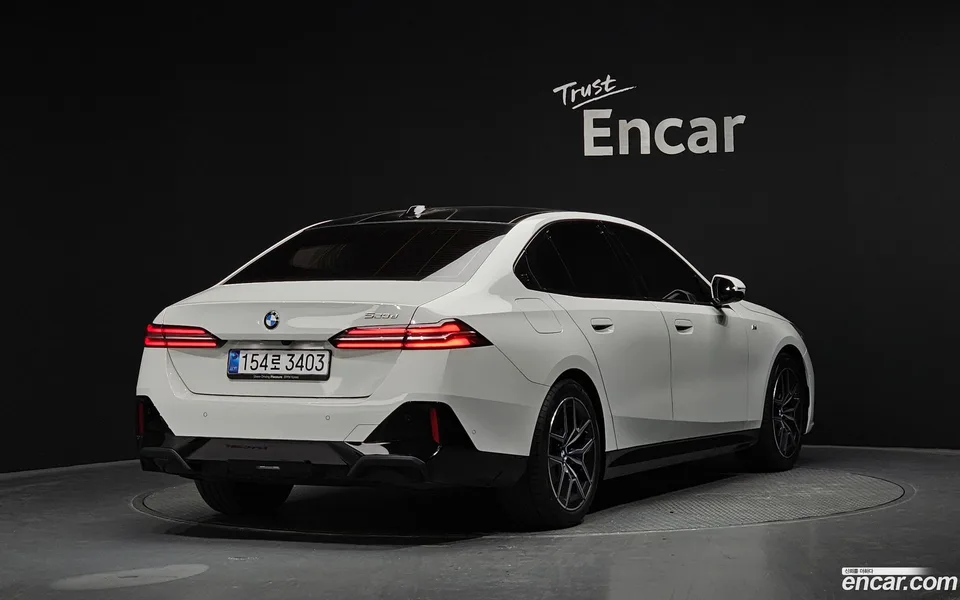 BMW 5 Series 523d M 2025 — миниатюра 2