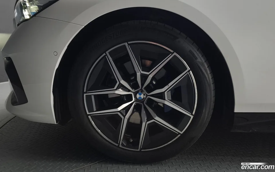 BMW 5 Series 523d M 2025 — миниатюра 5