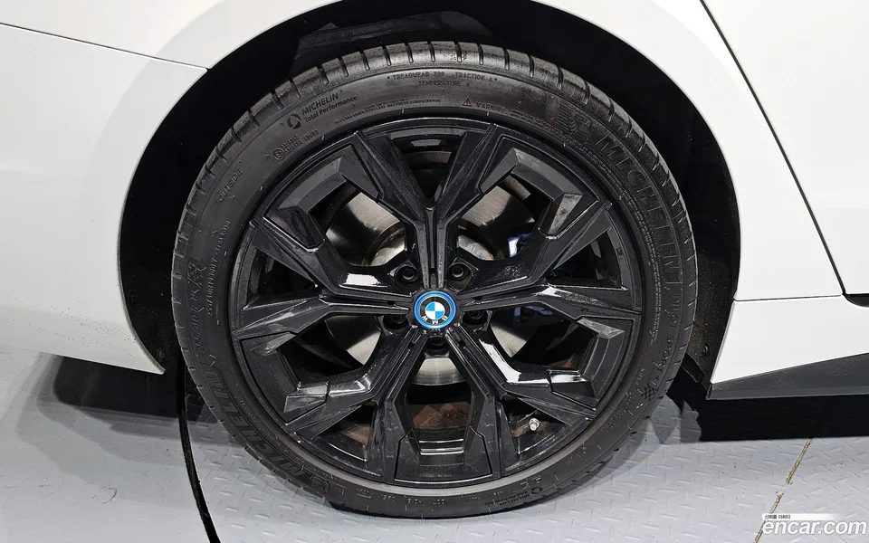 BMW i4 eDrive40 M 2024 — миниатюра 5