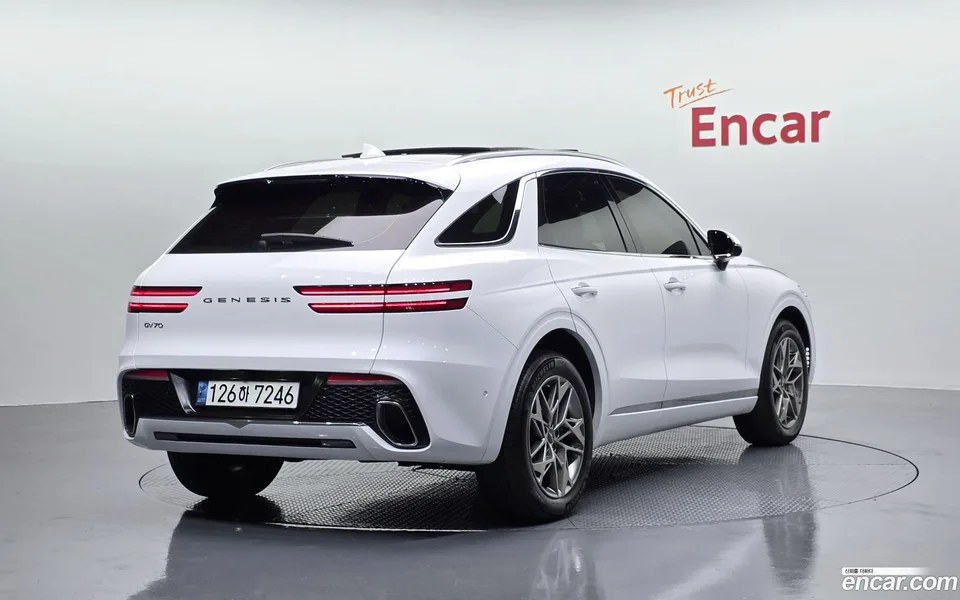 Genesis GV70 2.5T 2WD 2022 — миниатюра 2