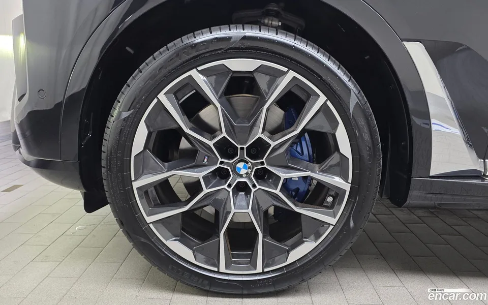 BMW X7 xDrive 40i M 7 2025 — миниатюра 5