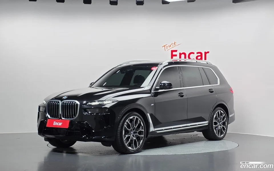 BMW X7 xDrive 40i M 7 2025 — фото 1, купить с доставкой в Москву