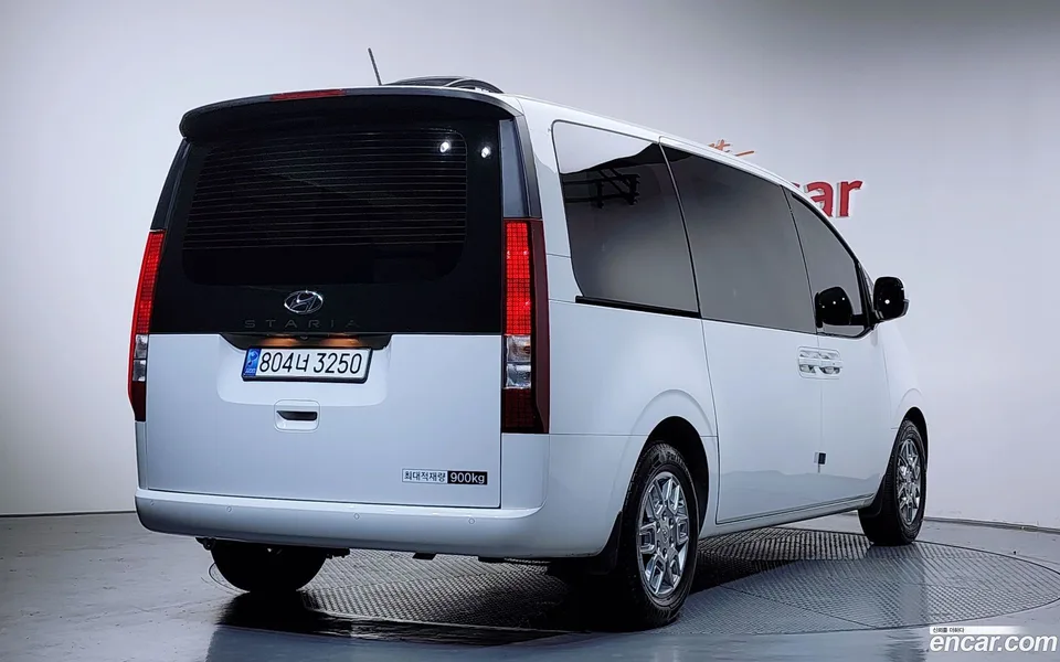 Hyundai Staria 3 2023 — миниатюра 2