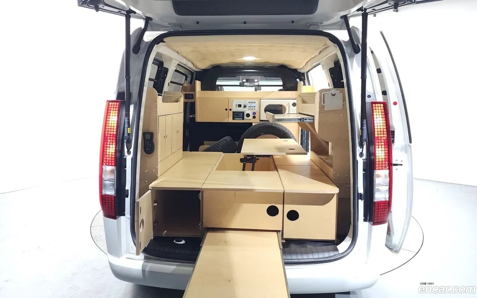 Hyundai Staria 3 2023 — фото 1, купить с доставкой в Москву