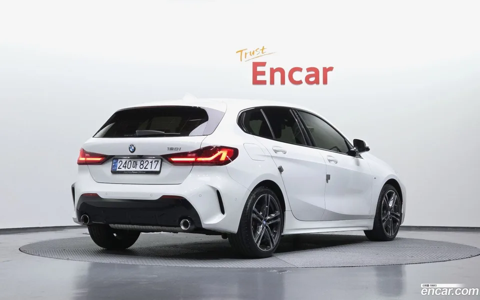 BMW 1 Series 120i M 2024 — миниатюра 2