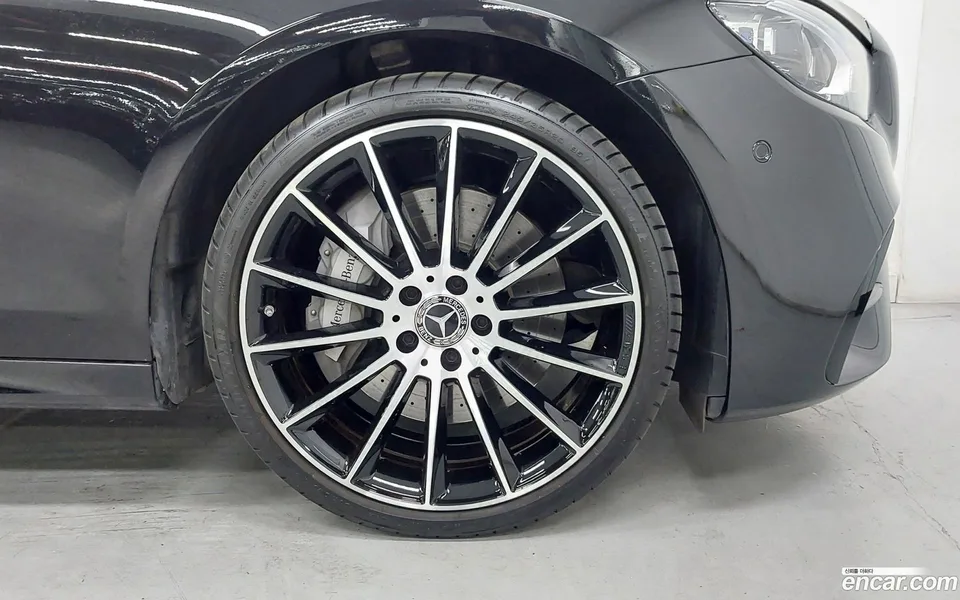 Mercedes-Benz E-Class E350 4MATIC AMG Line 2023 — миниатюра 4