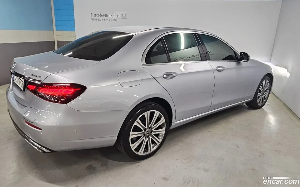 Mercedes-Benz E-Class E300e 4MATIC 2023 — миниатюра 3