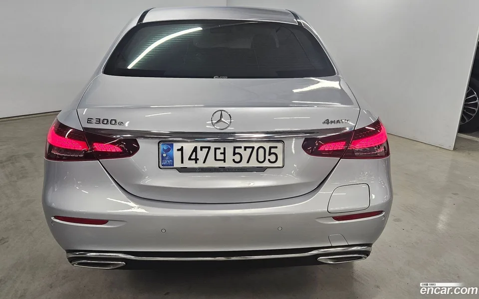 Mercedes-Benz E-Class E300e 4MATIC 2023 — миниатюра 4