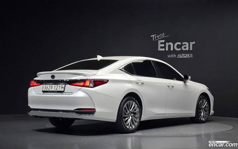 Lexus ES 300h 2022 — миниатюра 2