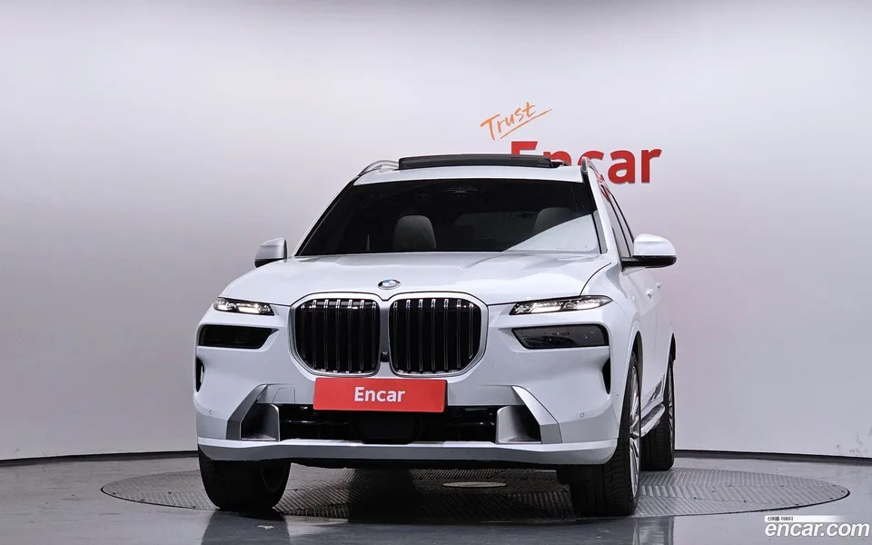BMW X7 xDrive 40i 7 2025 — миниатюра 3
