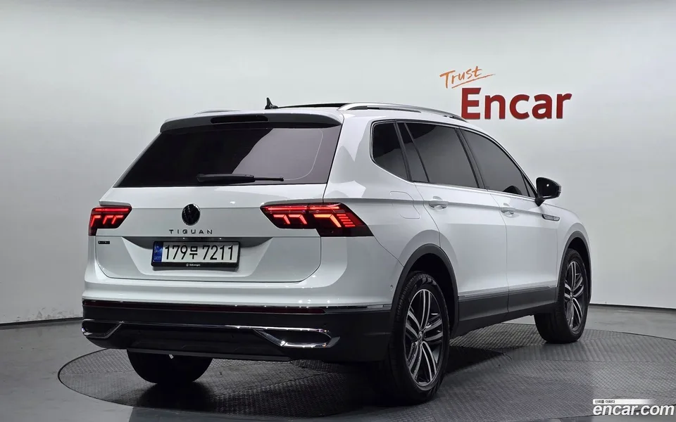 Volkswagen Tiguan Allspace 2.0 TSI 2023 — миниатюра 2