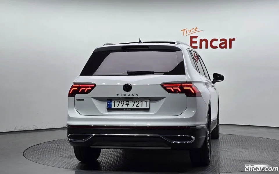 Volkswagen Tiguan Allspace 2.0 TSI 2023 — миниатюра 4