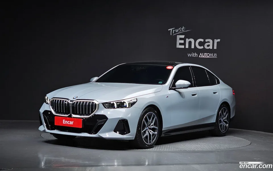 BMW 5 Series 520i M 2024 — фото 1, купить с доставкой в Москву