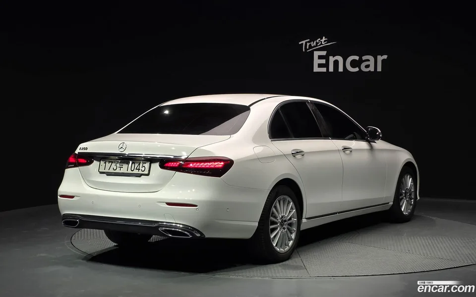 Mercedes-Benz E-Class E250 2022 — миниатюра 2