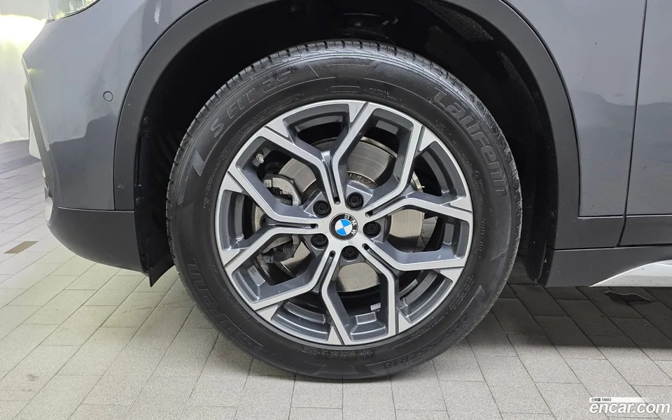 BMW X1 xDrive 20i xLine 2022 — миниатюра 5