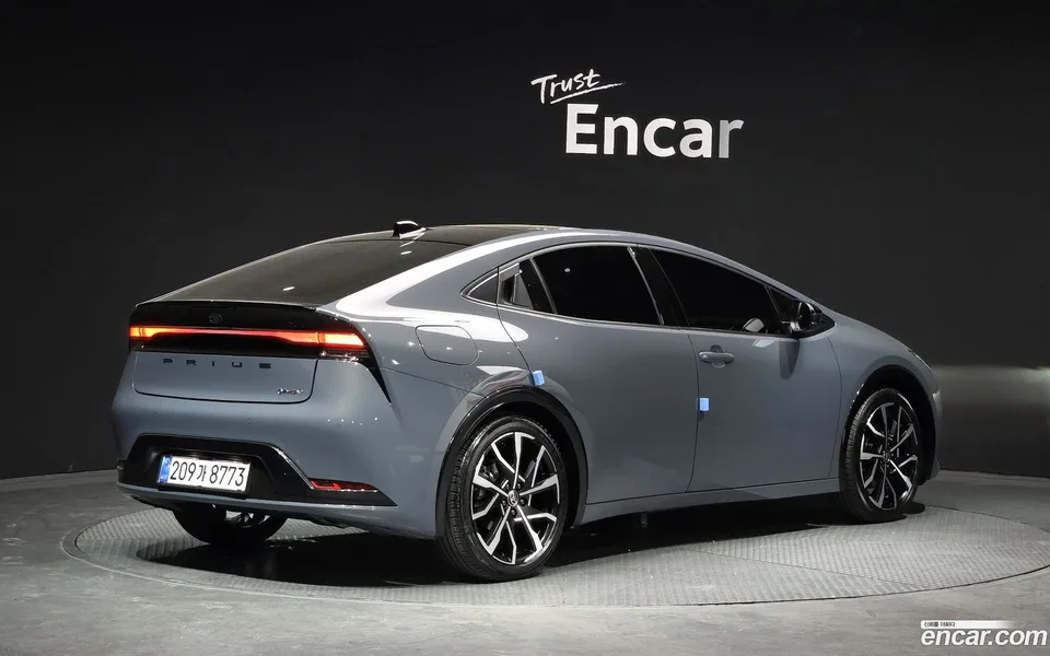 Toyota Prius 2.0 PHEV XSE 2025 — миниатюра 2