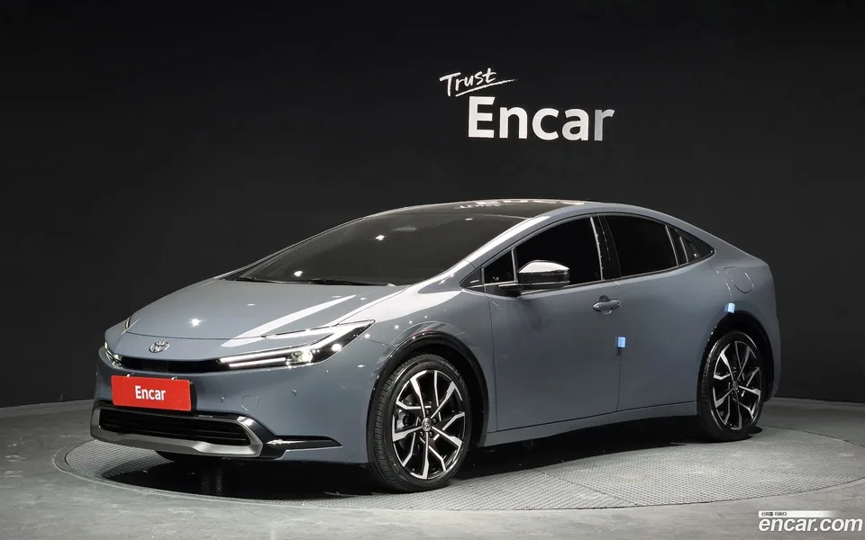 Toyota Prius 2.0 PHEV XSE 2025 — фото 1, купить с доставкой в Москву