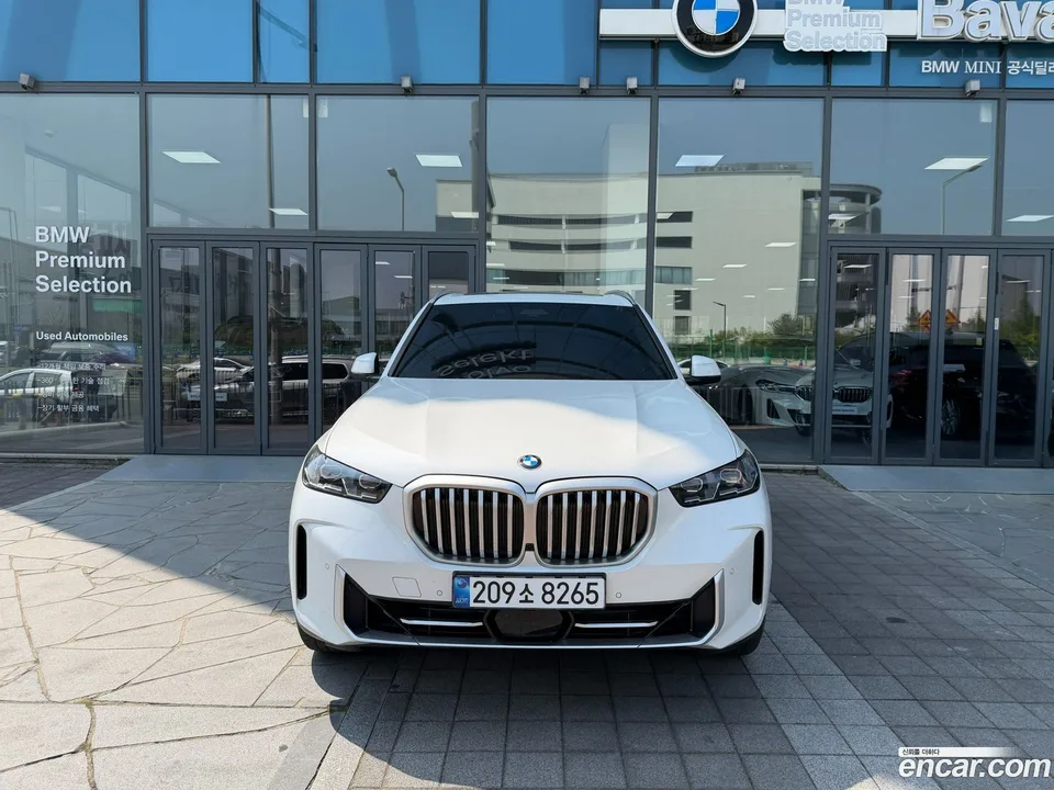 BMW X5 xDrive 40i xLine 2024 — фото 1, купить с доставкой в Москву