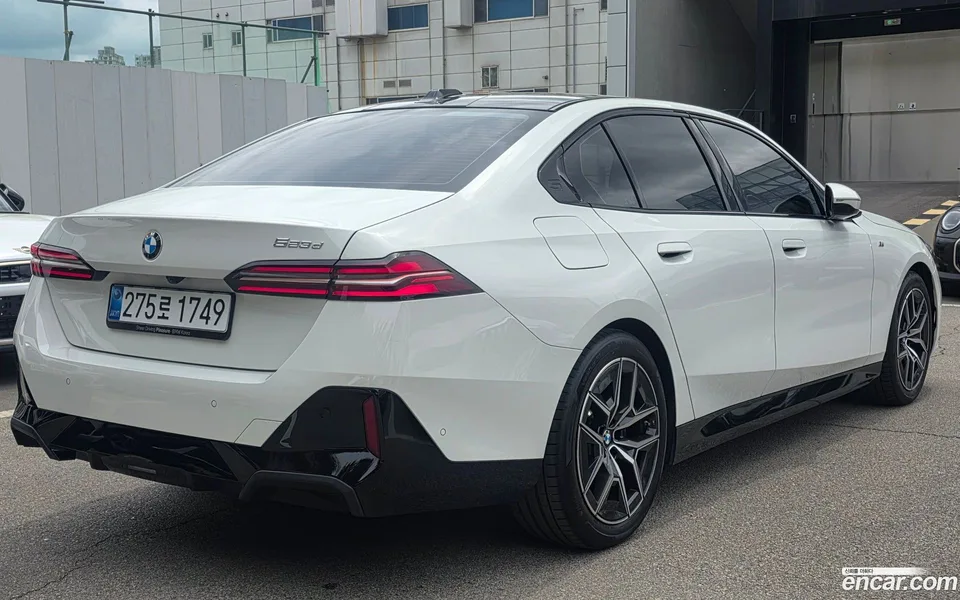 BMW 5 Series 523d M 2025 — миниатюра 2