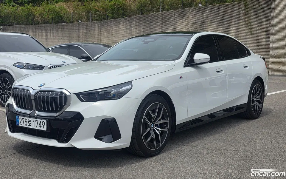 BMW 5 Series 523d M 2025 — фото 1, купить с доставкой в Москву