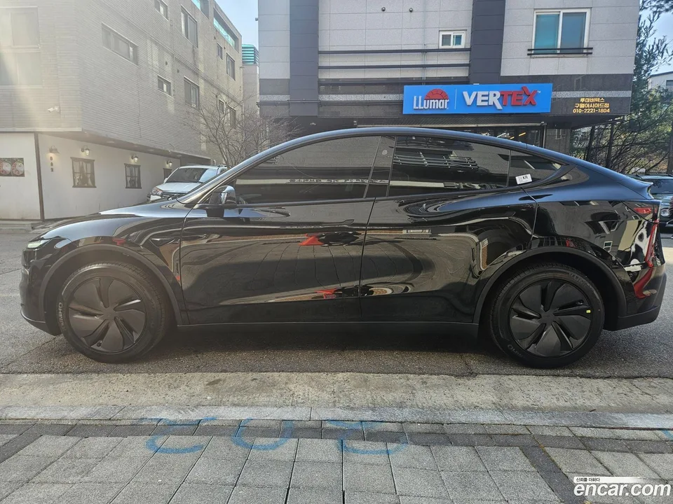 Tesla Model Y RWD 2026 — миниатюра 2