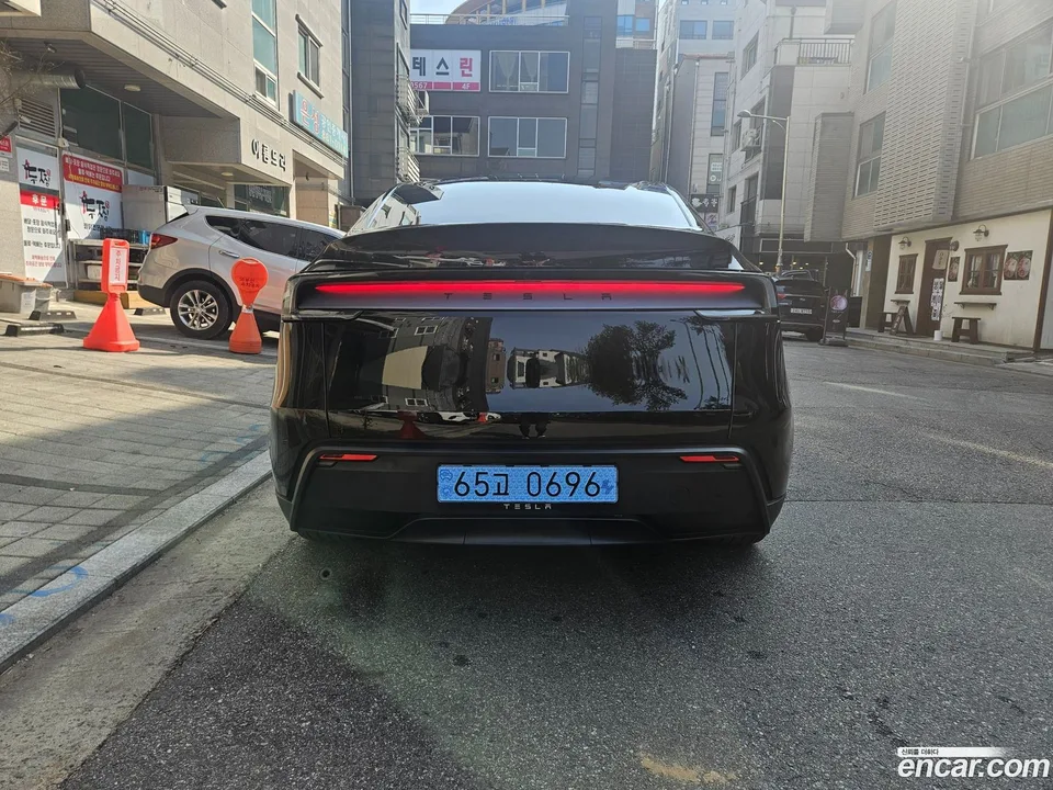 Tesla Model Y RWD 2026 — миниатюра 4