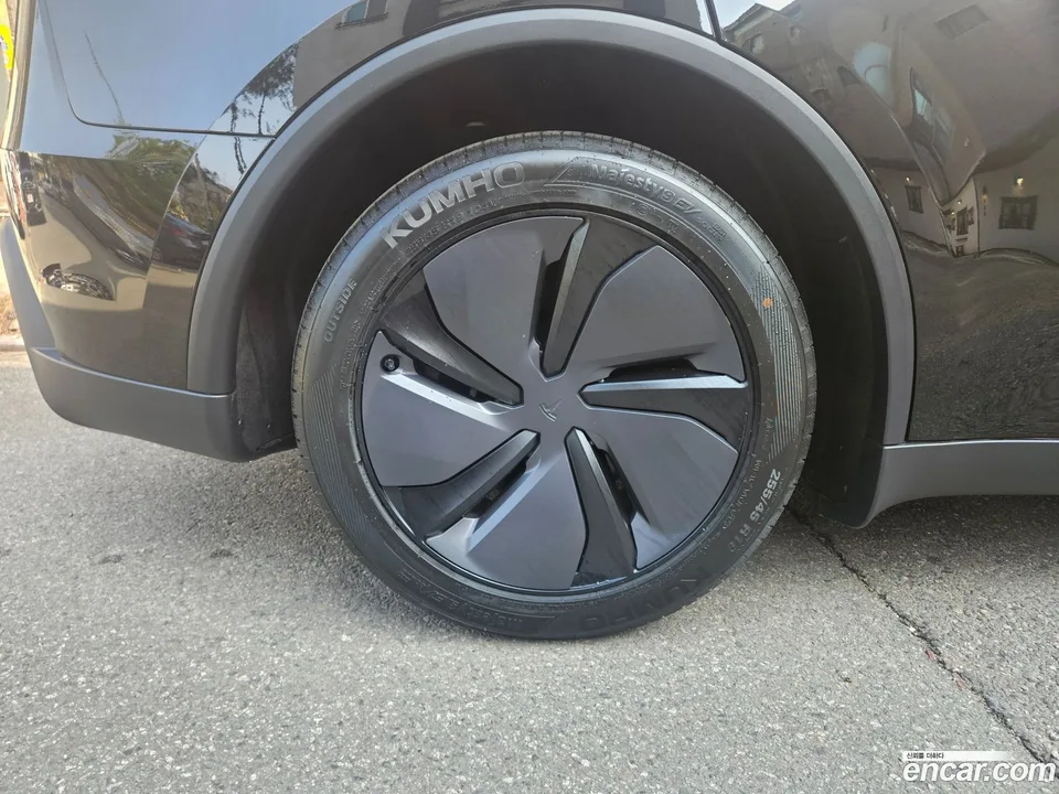 Tesla Model Y RWD 2026 — миниатюра 5