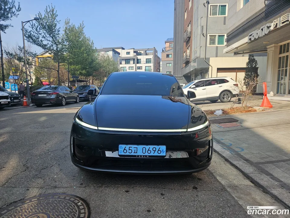 Tesla Model Y RWD 2026 — фото 1, купить с доставкой в Москву