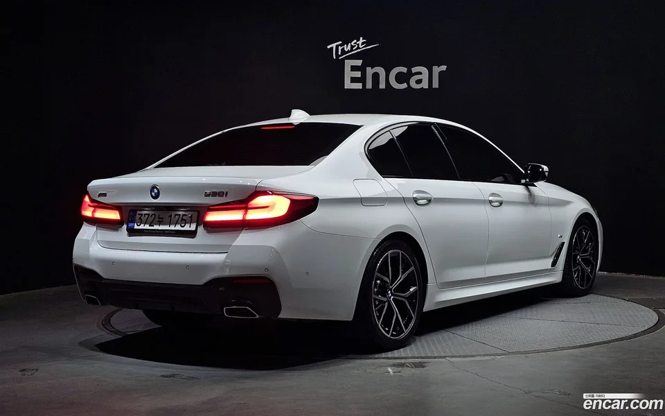 BMW 5 Series 530i xDrive M 2023 — миниатюра 2