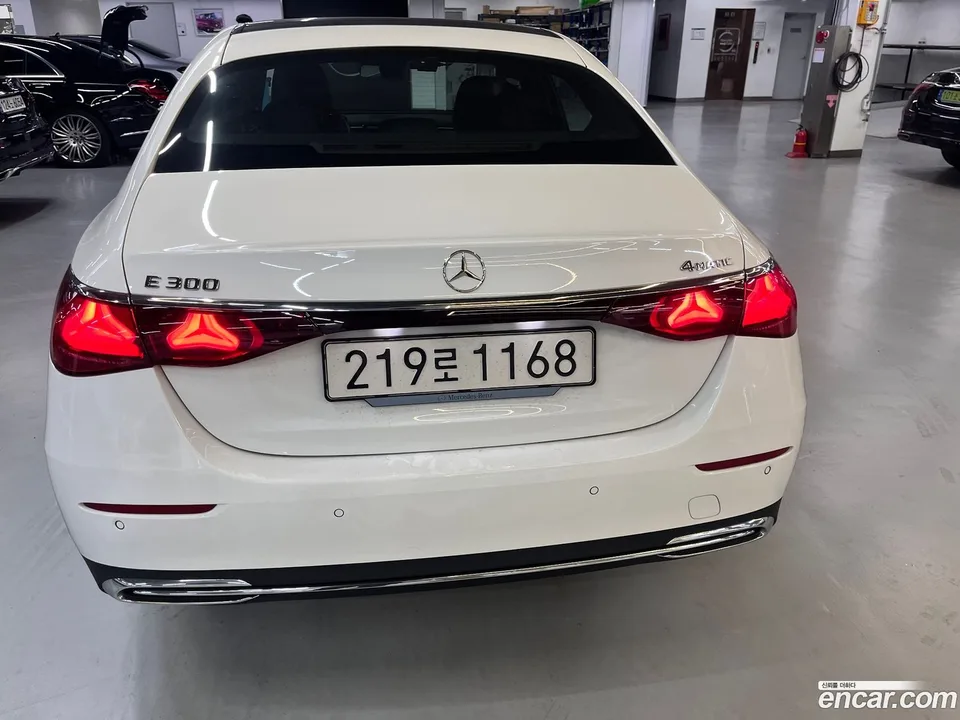 Mercedes-Benz E-Class E300 4MATIC 2025 — миниатюра 3