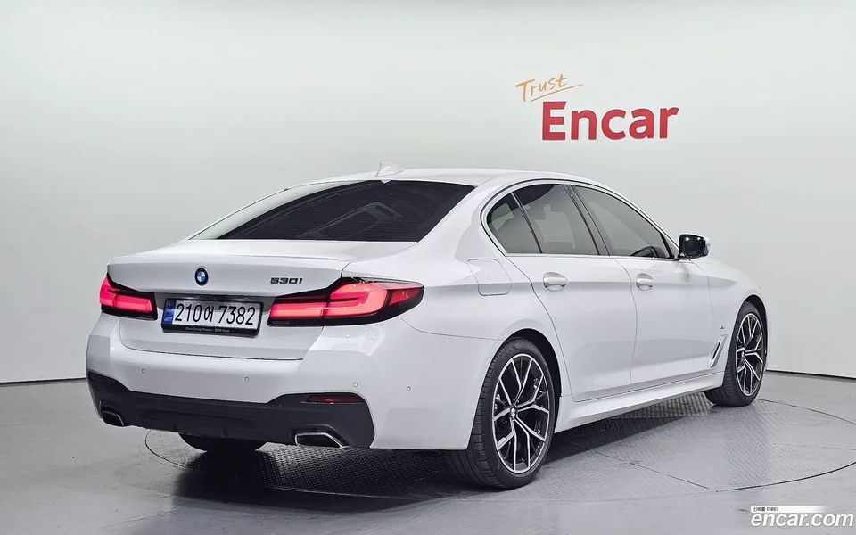BMW 5 Series 530i M 2023 — миниатюра 2