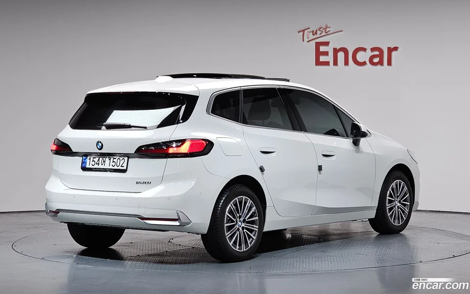 BMW 2 Series Active Tourer 220i 2023 — миниатюра 2
