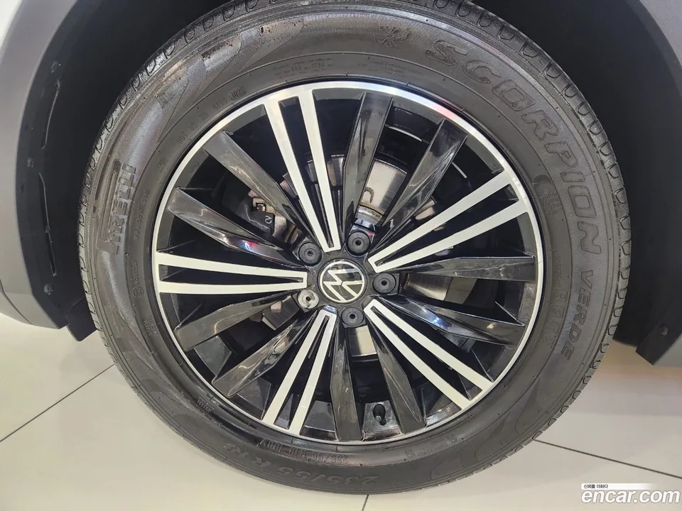 Volkswagen Tiguan 2.0 TDI 2023 — миниатюра 5