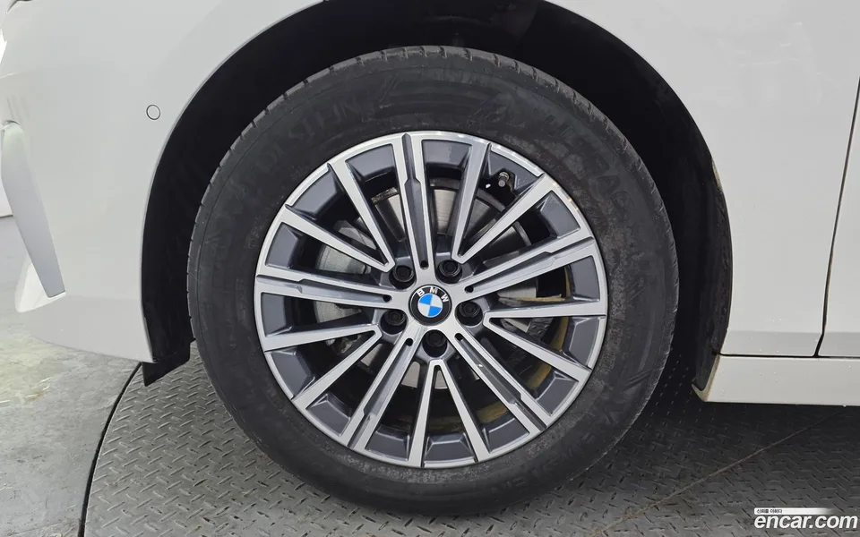 BMW 2 Series Active Tourer 220i 2023 — миниатюра 5