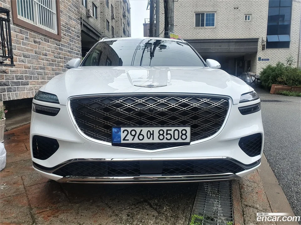 Genesis GV70 2.5T AWD 2025 — фото 1, купить с доставкой в Москву