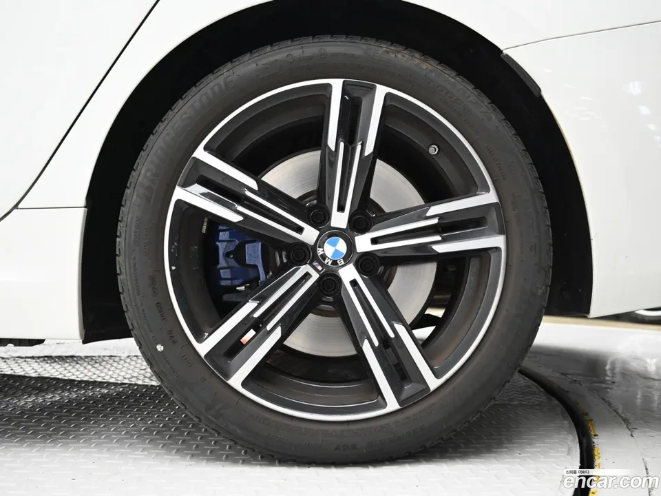 BMW 3 Series 320i M 2025 — миниатюра 5
