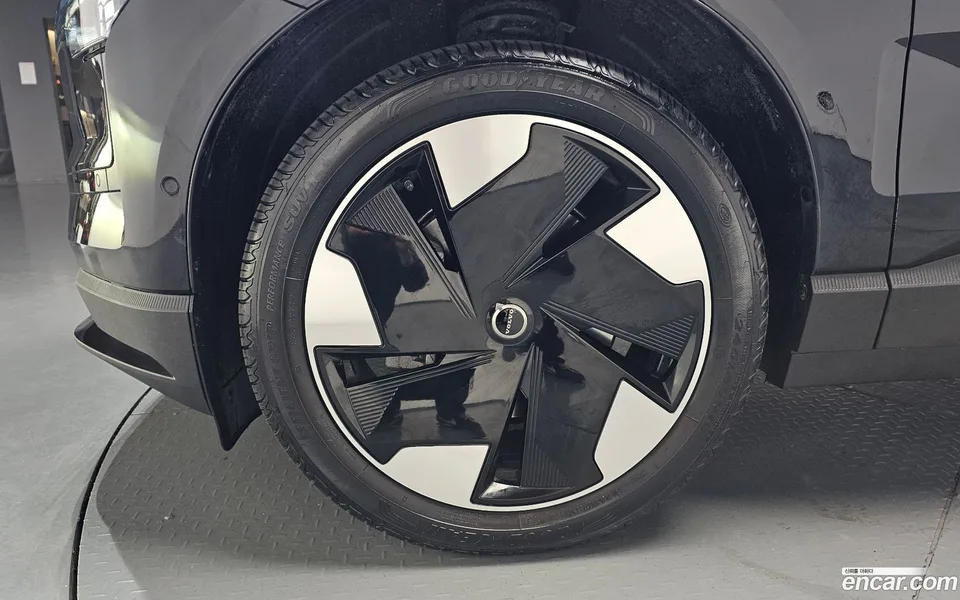 Volvo EX30 2025 — миниатюра 5