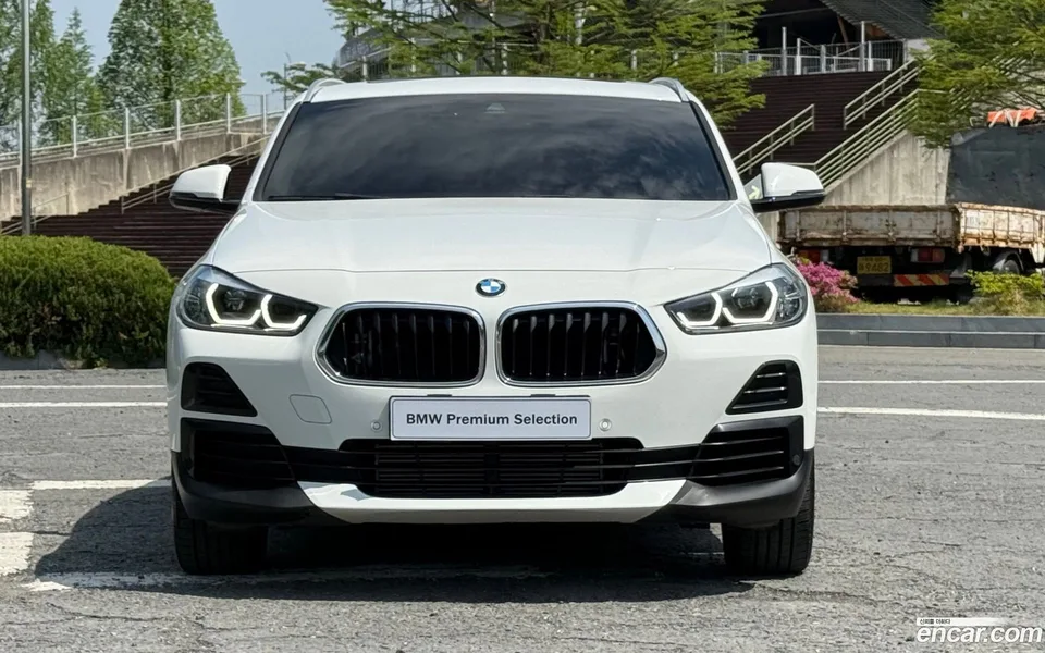 BMW X2 xDrive20i 2022 — миниатюра 3