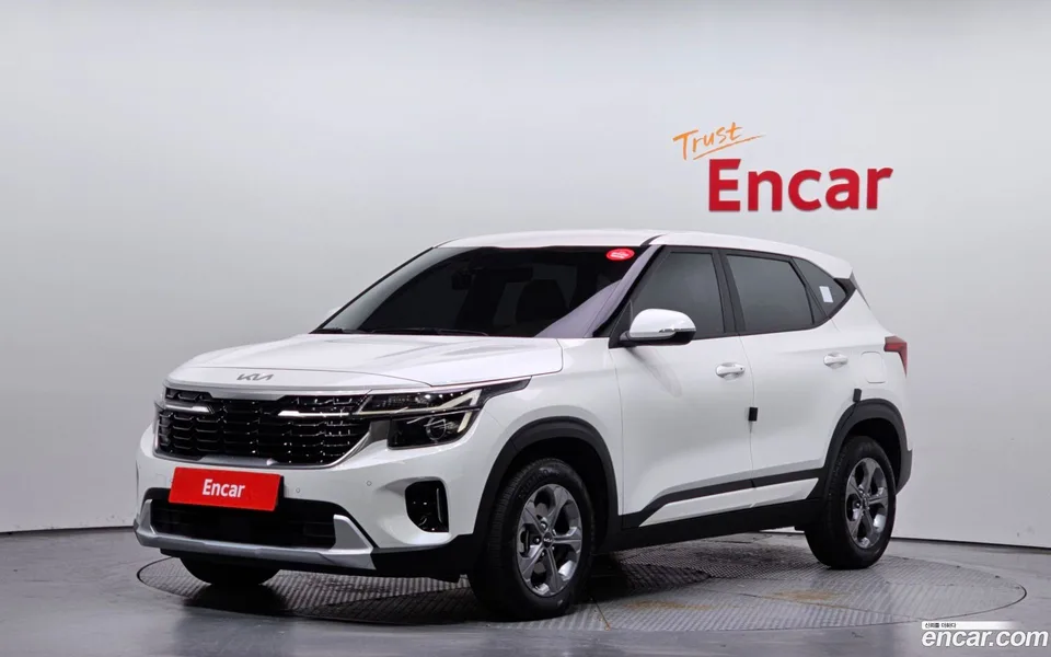 Kia Seltos 1.6 2WD 2023 — фото 1, купить с доставкой в Москву