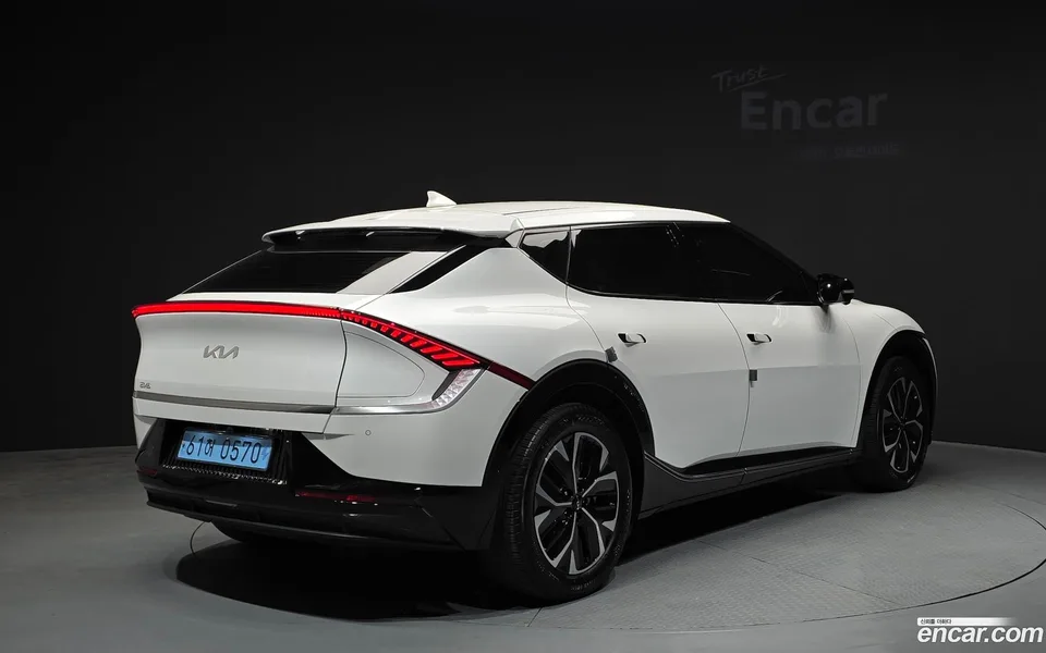 Kia EV6 2023 — миниатюра 2