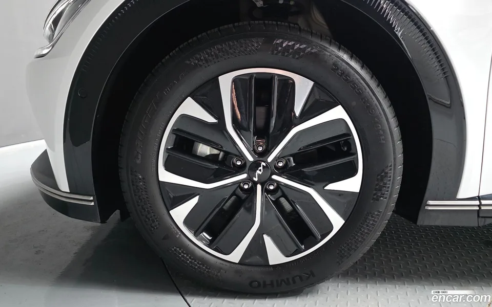 Kia EV6 2023 — миниатюра 5