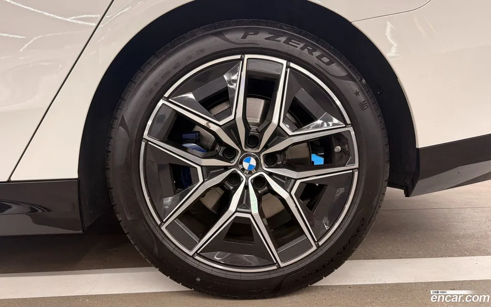 BMW 5 Series 523d M 2025 — миниатюра 5