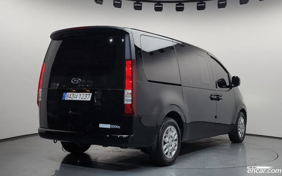Hyundai Staria 5 2023 — миниатюра 2
