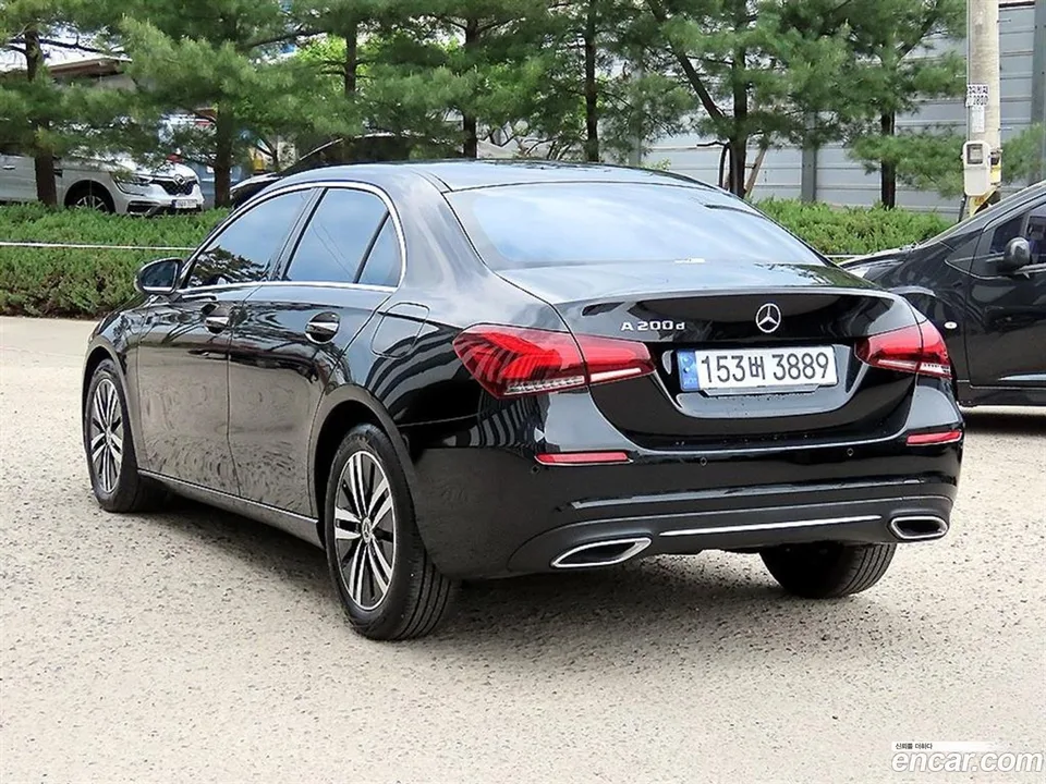 Mercedes-Benz A-Class A200d 2022 — миниатюра 3