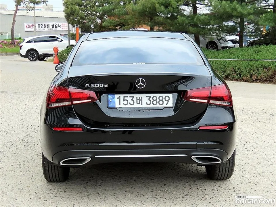 Mercedes-Benz A-Class A200d 2022 — миниатюра 4