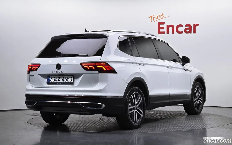 Volkswagen Tiguan Allspace 2.0 TSI 2023 — миниатюра 2
